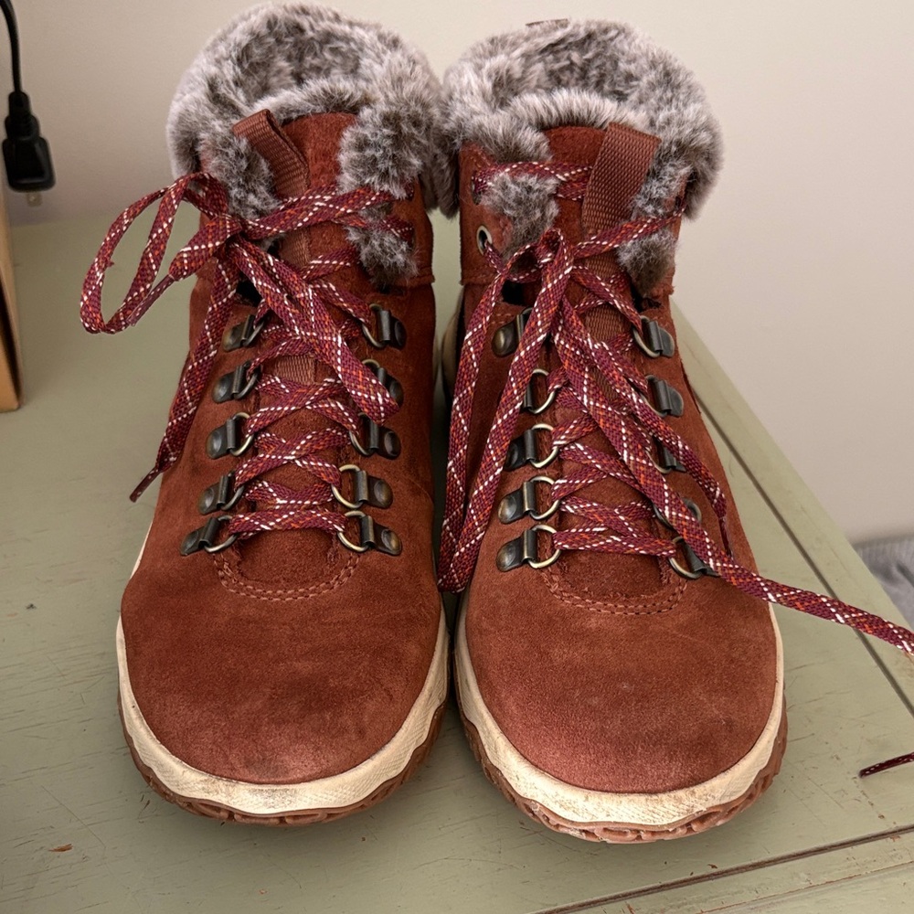 L.L. Bean Women's Tan and Red Fur-Lined Boots